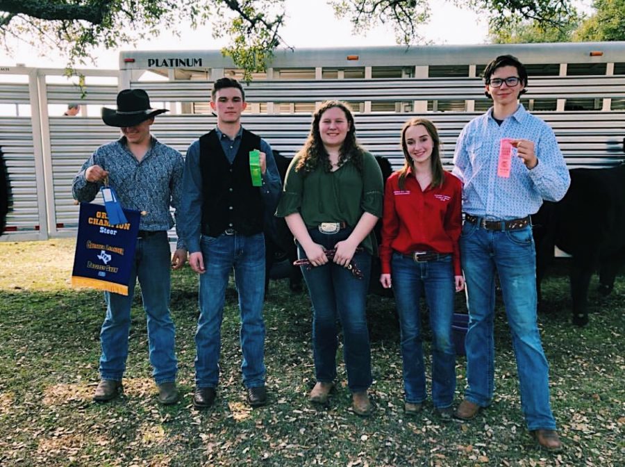 Students (left to right) Zach Sagebiel , Bryce Howsey, Madeleine Rawlings, Camille Barkhuizen, and Zach Roush pose for picture after placing in the cattle show.
