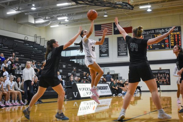 Varsity girls basketball kicks off season